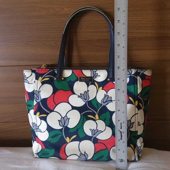 Kate Spade Red and Green Tote Bag with Floral Design - Picture 4 of 10